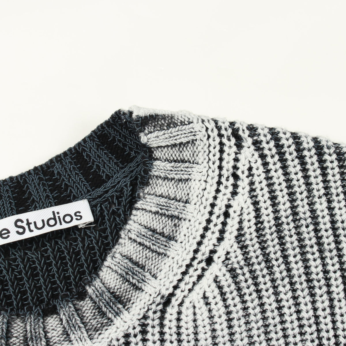ロゴパッチ クルーネック ニット コットン グレー ネイビー アクネストゥディオズ トップス Acne Studios