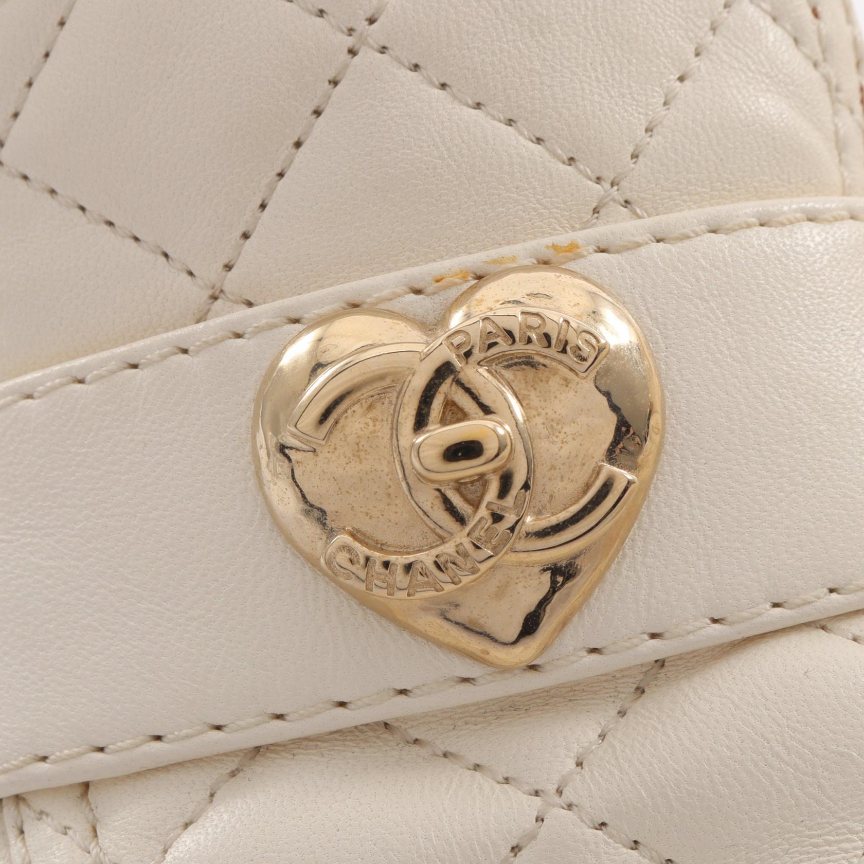 マトラッセ ハート ターンロックモチーフ ヒール ローファー レザー オフホワイト シャネル シューズ CHANEL