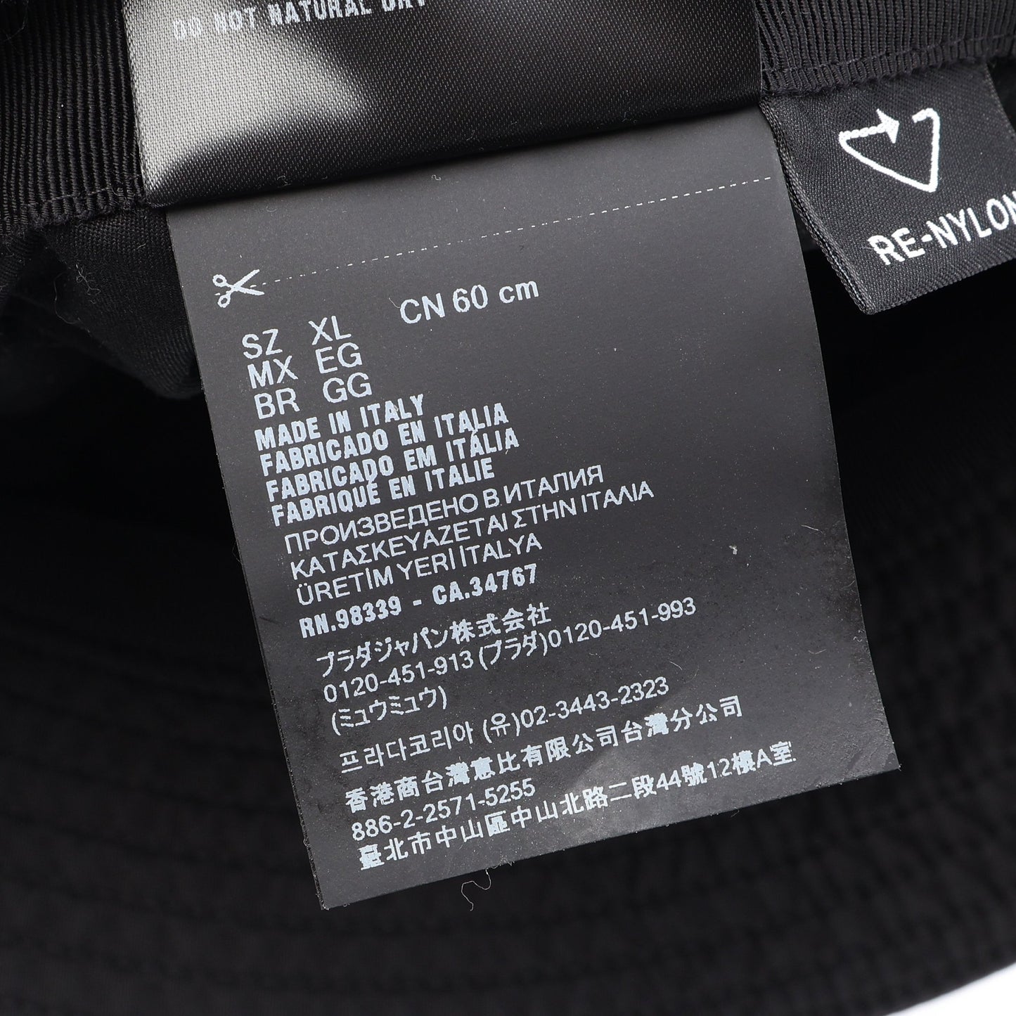 Re-Nylon 三角プレート バケット ハット ナイロン ブラック プラダ