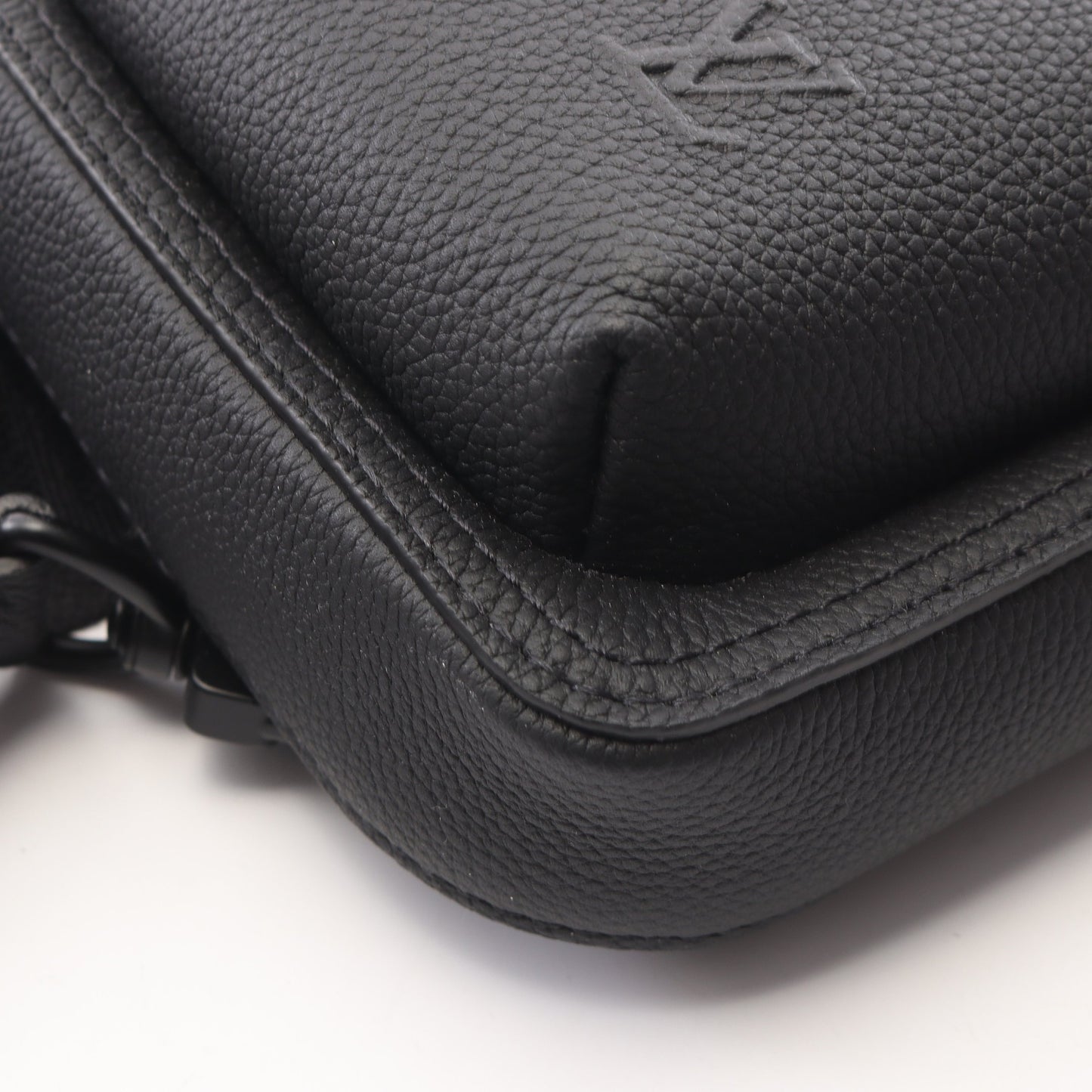 アヴェニュー スリングバッグ LV アエログラム ノワール ボディバッグ レザー ブラック ルイヴィトン