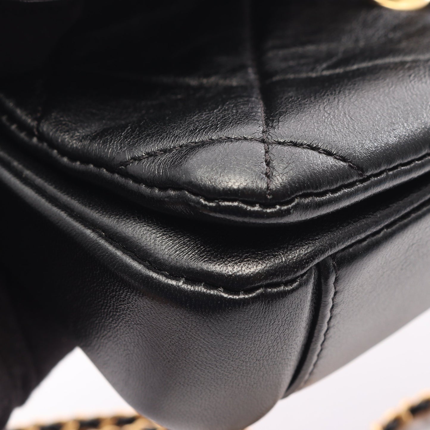 マトラッセ スモールフラップ チェーンショルダーバッグ ラムスキン ブラック ゴールド金具 シャネル バッグ CHANEL