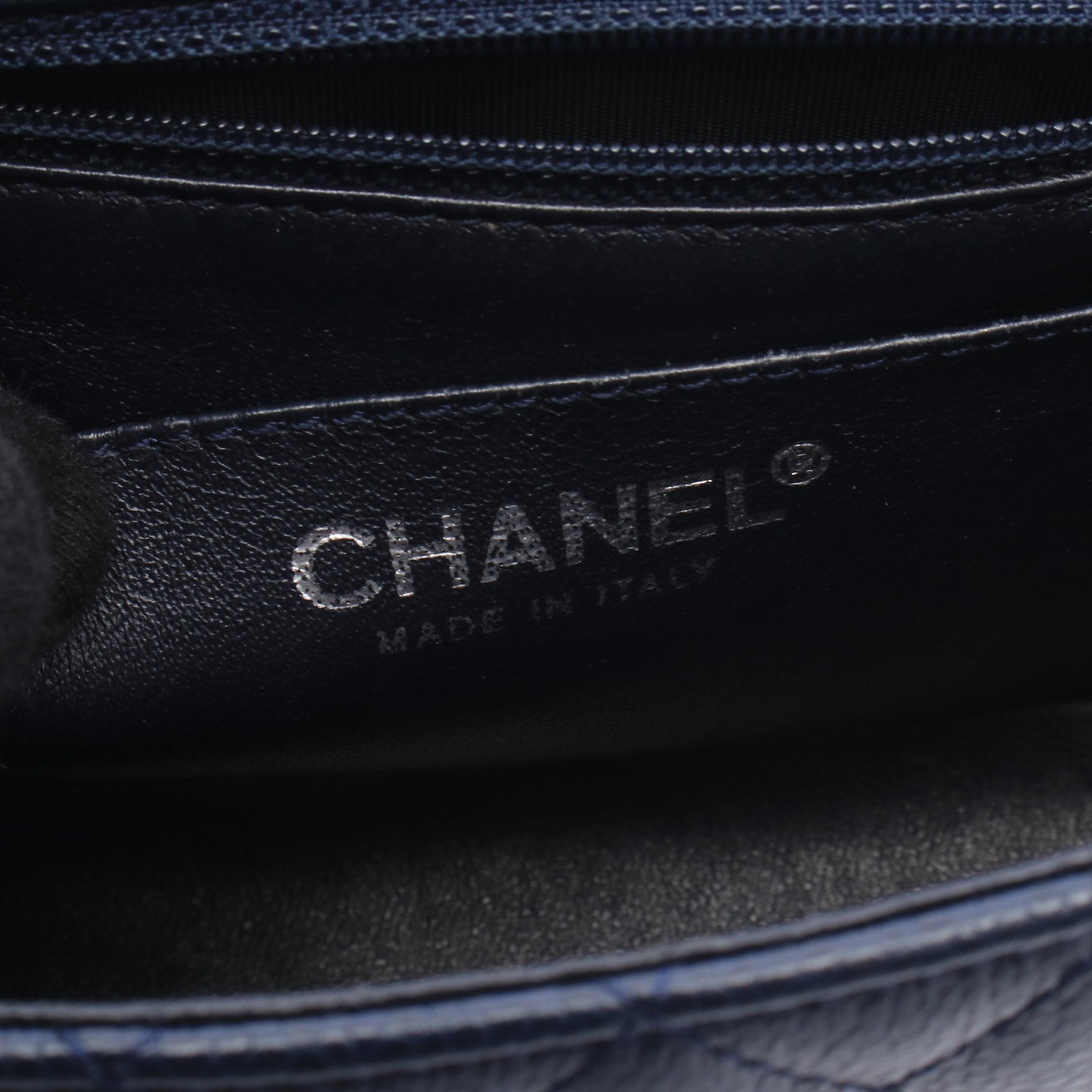 ミニマトラッセ チェーンショルダーバッグ キャビアスキン ネイビー ゴールド金具 シャネル バッグ CHANEL
