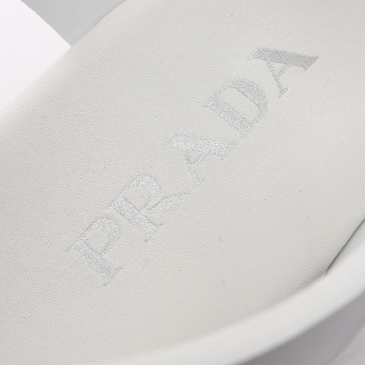トライアングルロゴ プラットフォーム サンダル ラバー コルク ホワイト プラダ シューズ PRADA