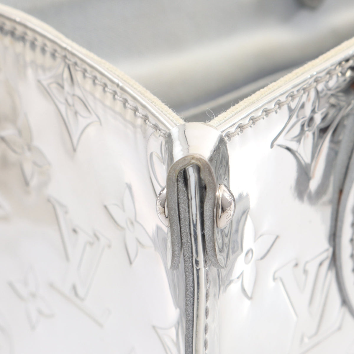 オンザゴーPM モノグラムミロワール アルジャン 2WAY ハンドバッグ PVC シルバー ルイヴィトン バッグ LOUIS VUITTON