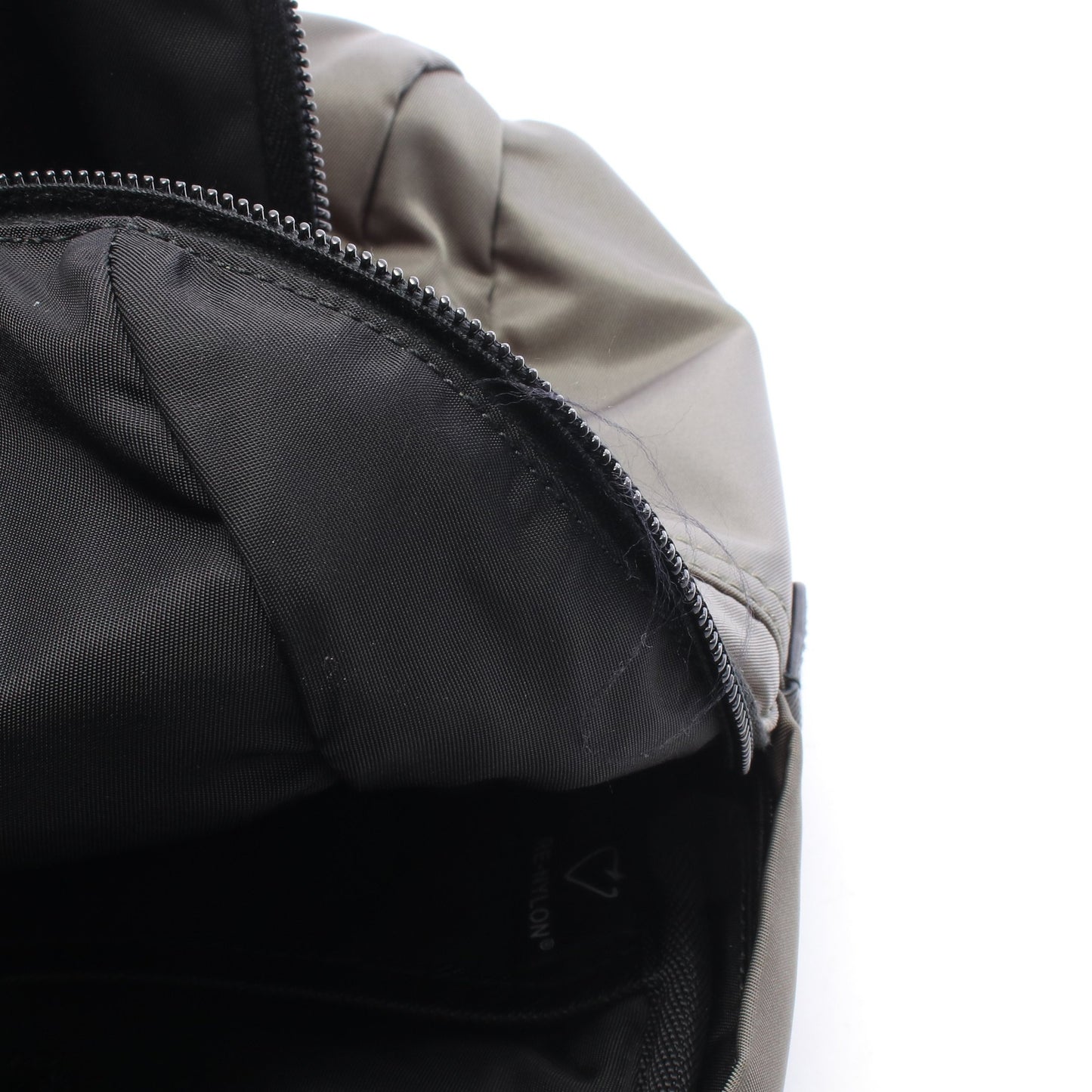 トライアングルロゴ ボディバッグ ナイロン グレーグリーン ブラック プラダ バッグ PRADA
