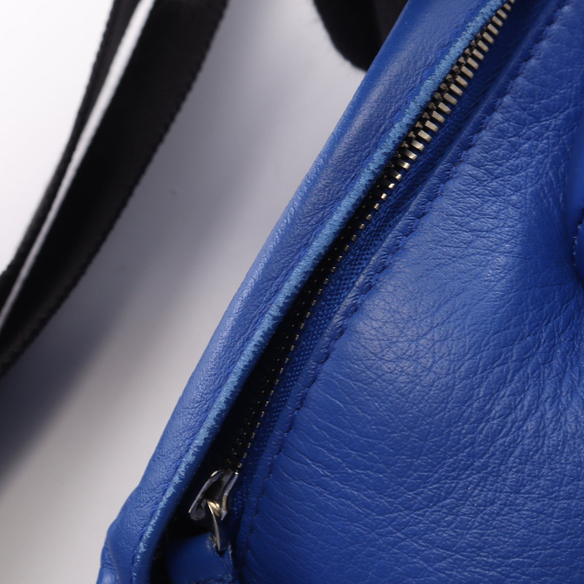 EVERYDAY BELTPACK エブリデイ ボディバッグ ウエストバッグ レザー ブルー バレンシアガ バッグ BALENCIAGA