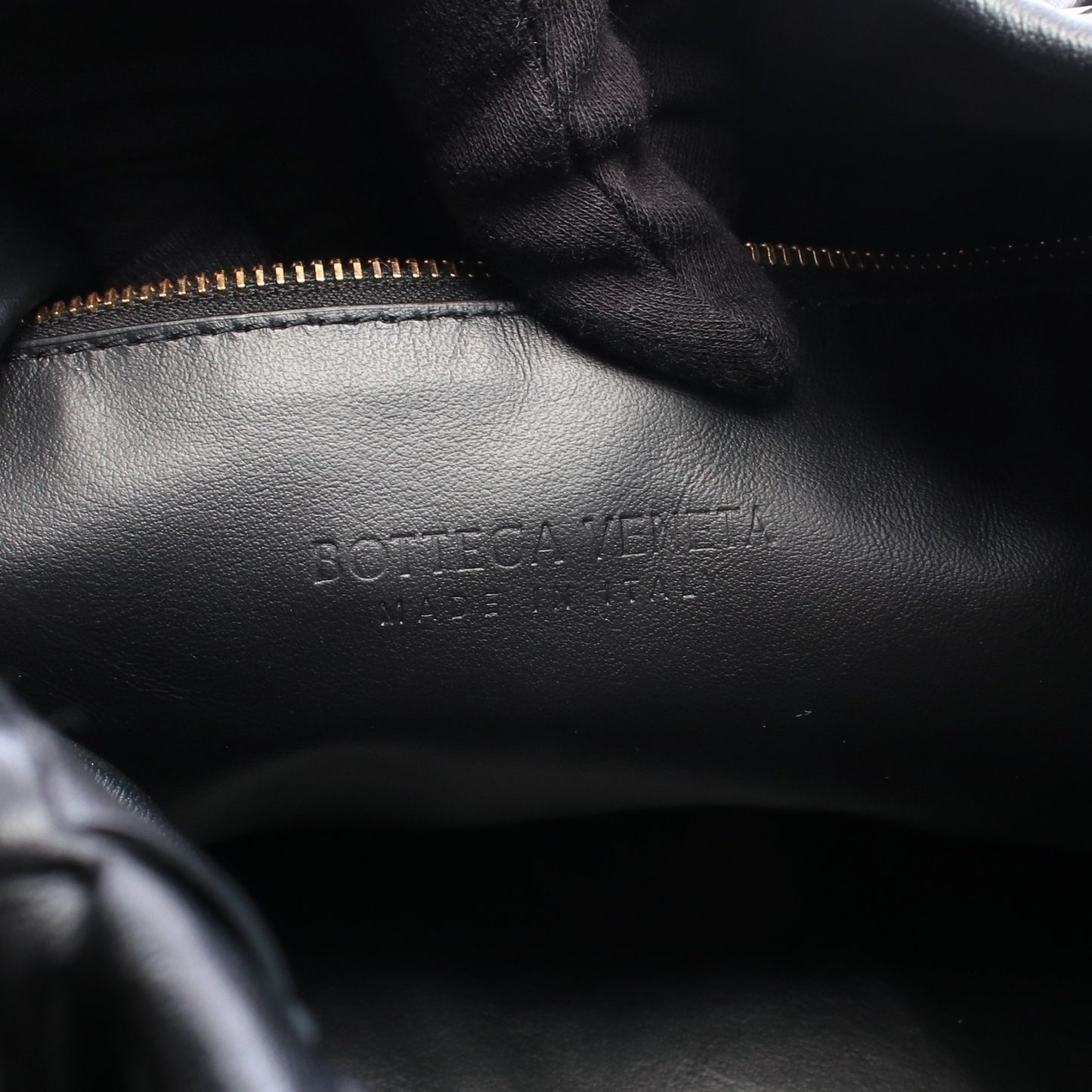 HOP ラージ イントレチャート ワンショルダーバッグ レザー ブラック ボッテガヴェネタ バッグ BOTTEGA VENETA