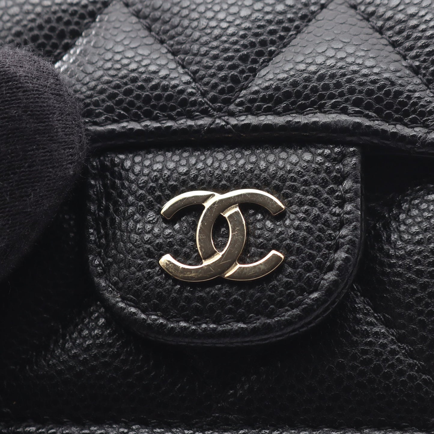 クラシック スモール フラップ ウォレット マトラッセ 三つ折り財布 キャビアスキン ブラック ゴールド金具 シャネル