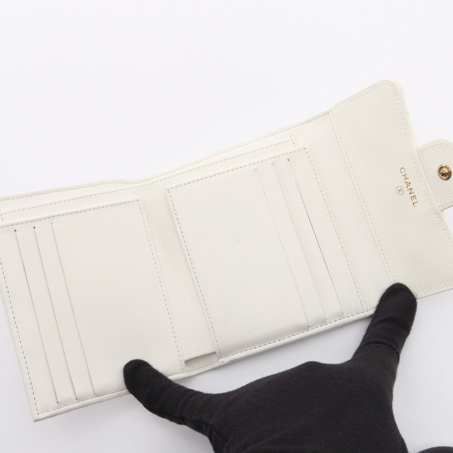 マトラッセ 三つ折り財布 キャビアスキン ホワイト ゴールド金具 シャネル