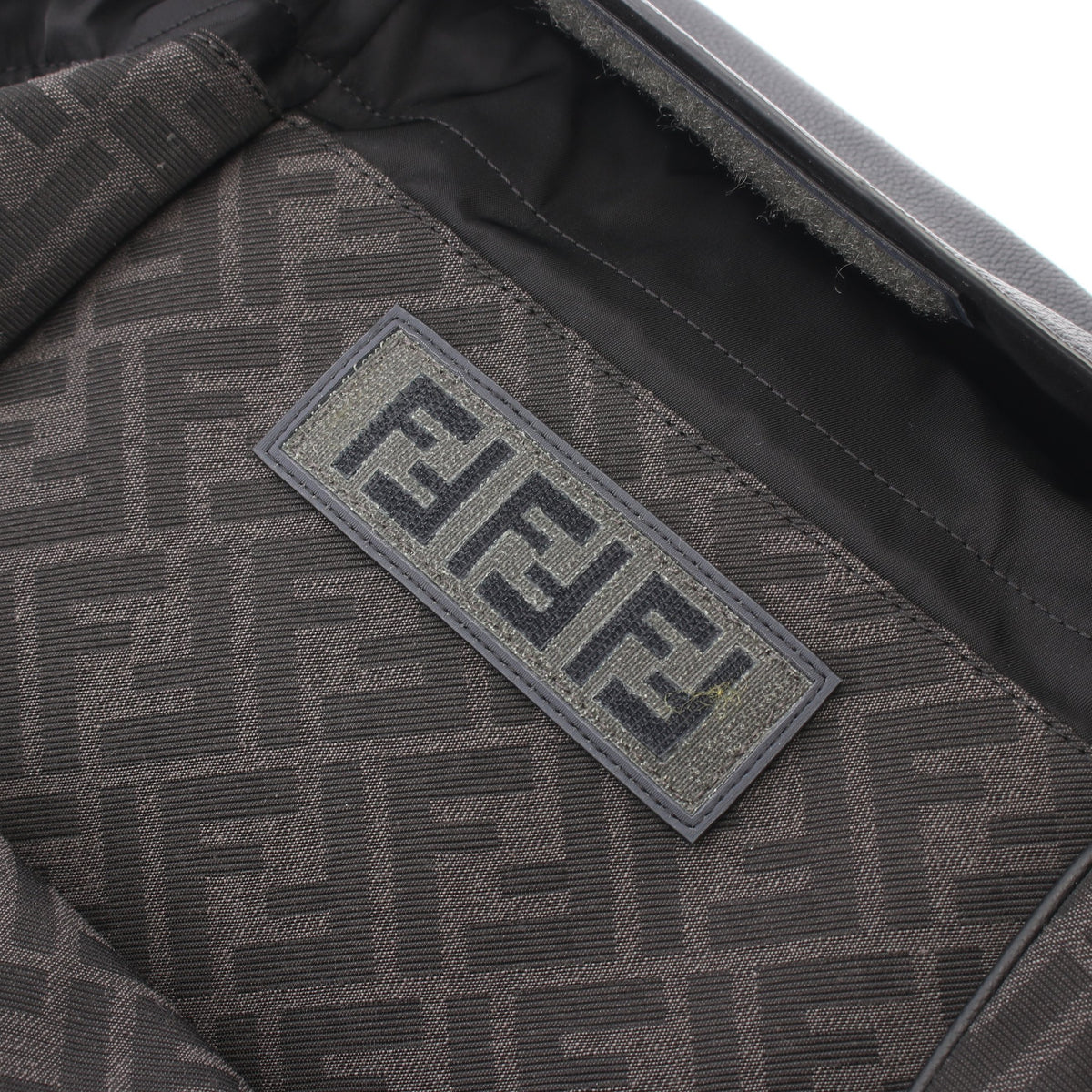 FFジャカード ドライブ ズッカ バックパック リュックサック キャンバス レザー ダークグレー ブラック フェンディ バッグ FENDI