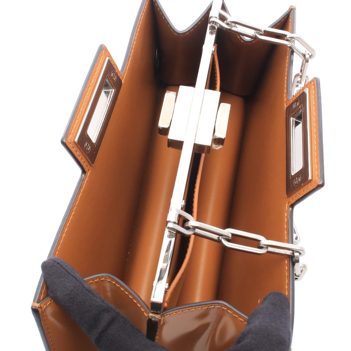 ピーカブー カット ミディアム チェーンショルダーバッグ レザー ブラウン フェンディ バッグ FENDI