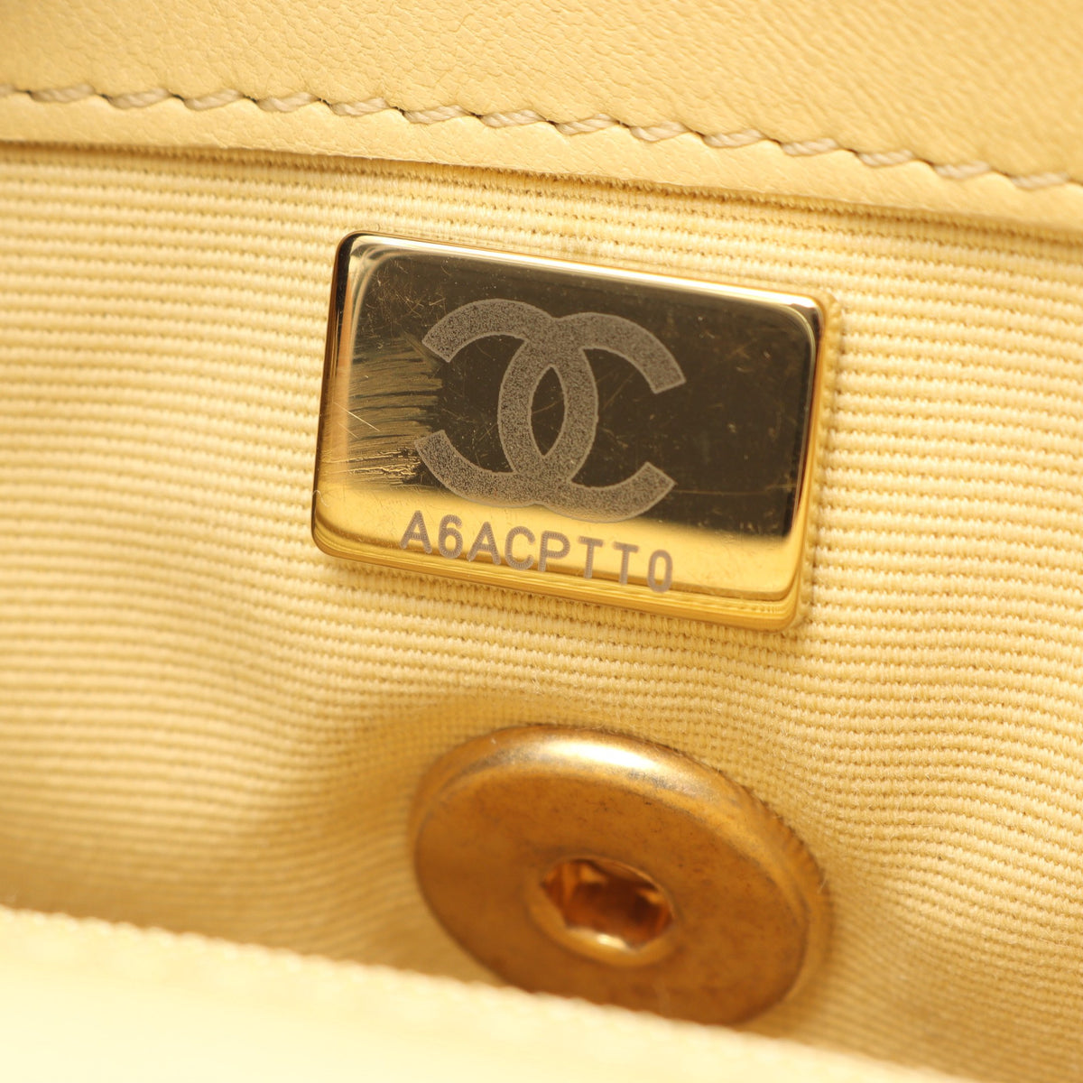 マトラッセ ミニ チェーンショルダーバッグ レザー イエロー ゴールド金具 シャネル バッグ CHANEL