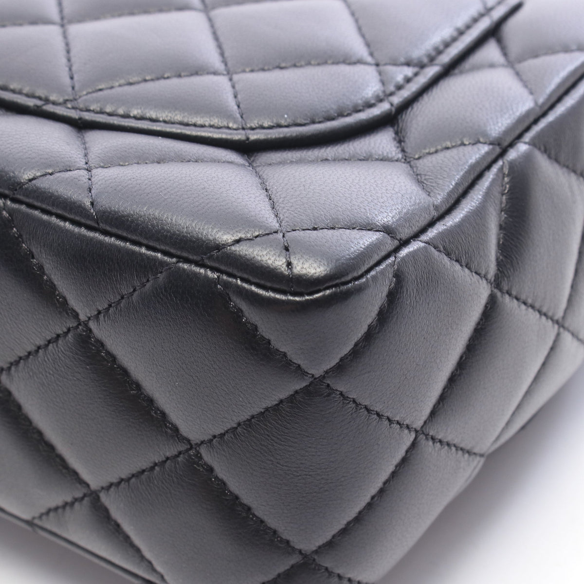 ミニマトラッセ チェーンショルダーバッグ ラムスキン ブラック ゴールド金具 シャネル バッグ CHANEL
