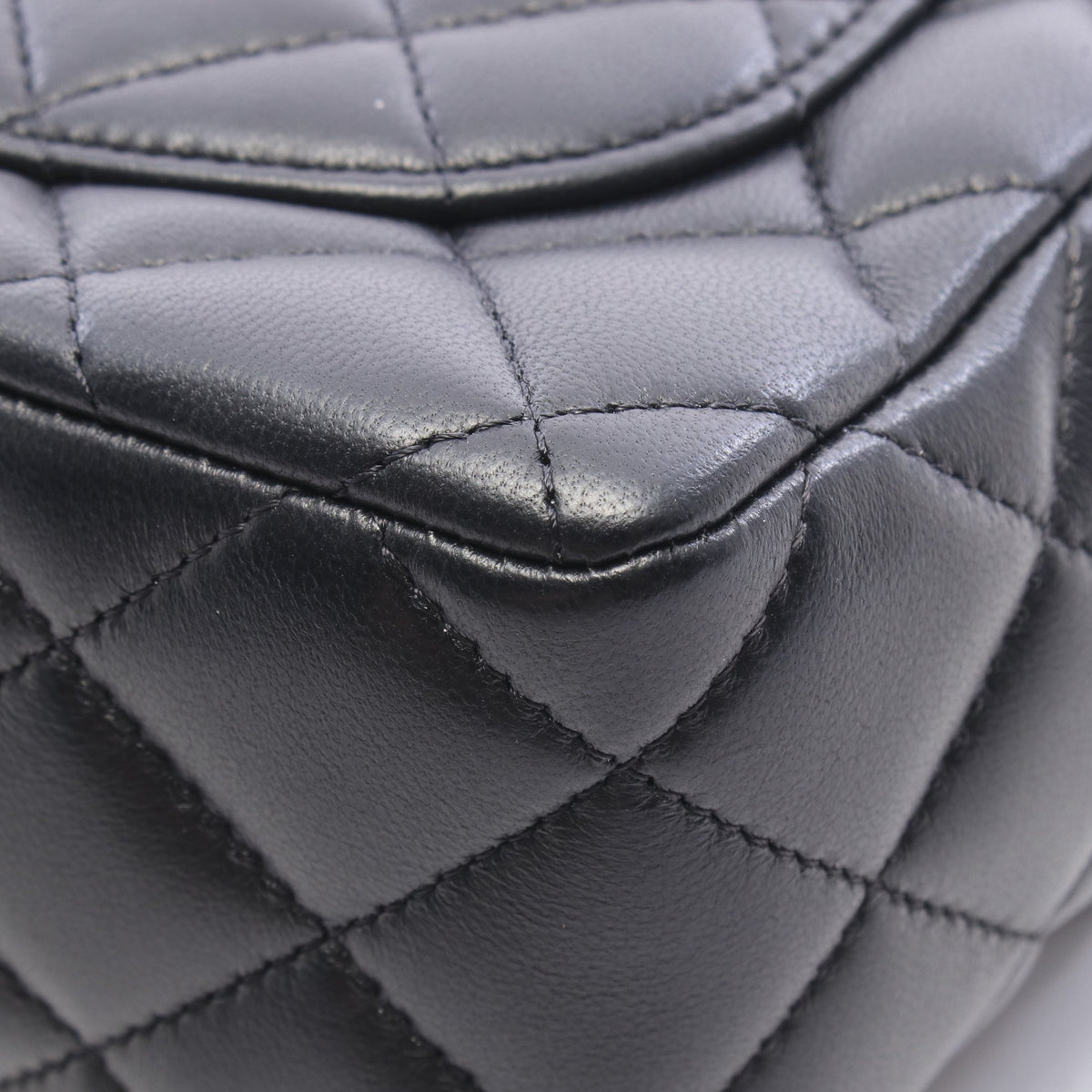 ミニマトラッセ チェーンショルダーバッグ ラムスキン ブラック ゴールド金具 シャネル バッグ CHANEL