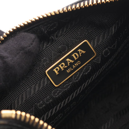 Re-Edition 2005 チェーンショルダーバッグ サフィアーノレザー ブラック プラダ バッグ PRADA