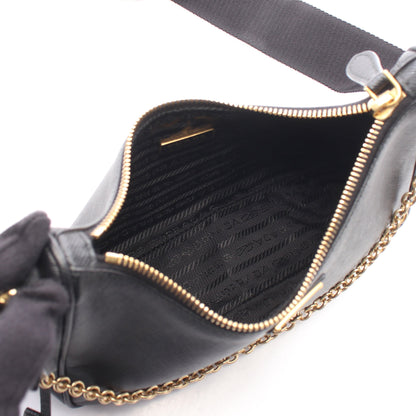 Re-Edition 2005 チェーンショルダーバッグ サフィアーノレザー ブラック プラダ バッグ PRADA
