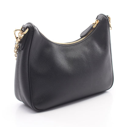 Re-Edition 2005 チェーンショルダーバッグ サフィアーノレザー ブラック プラダ バッグ PRADA