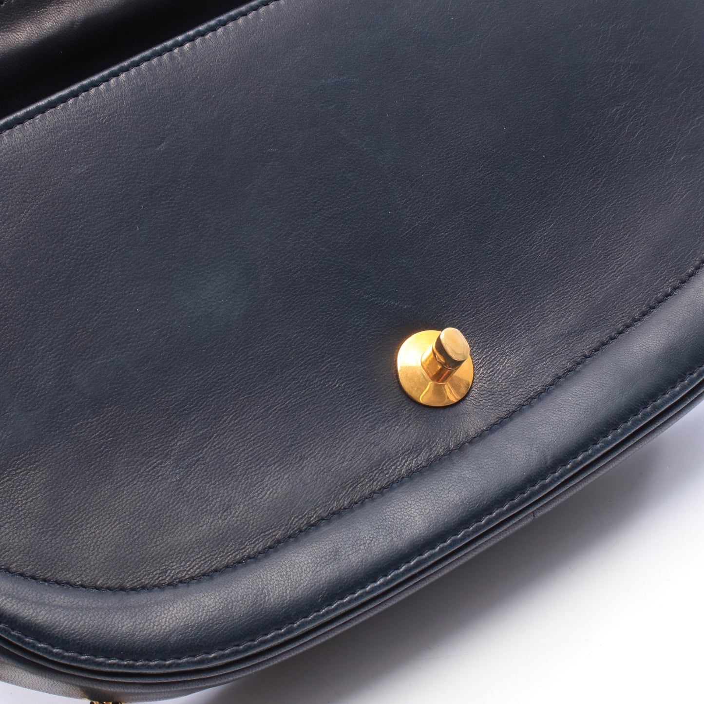 ハーフムーン チェーンショルダーバッグ ラムスキン ネイビー ゴールド金具 シャネル