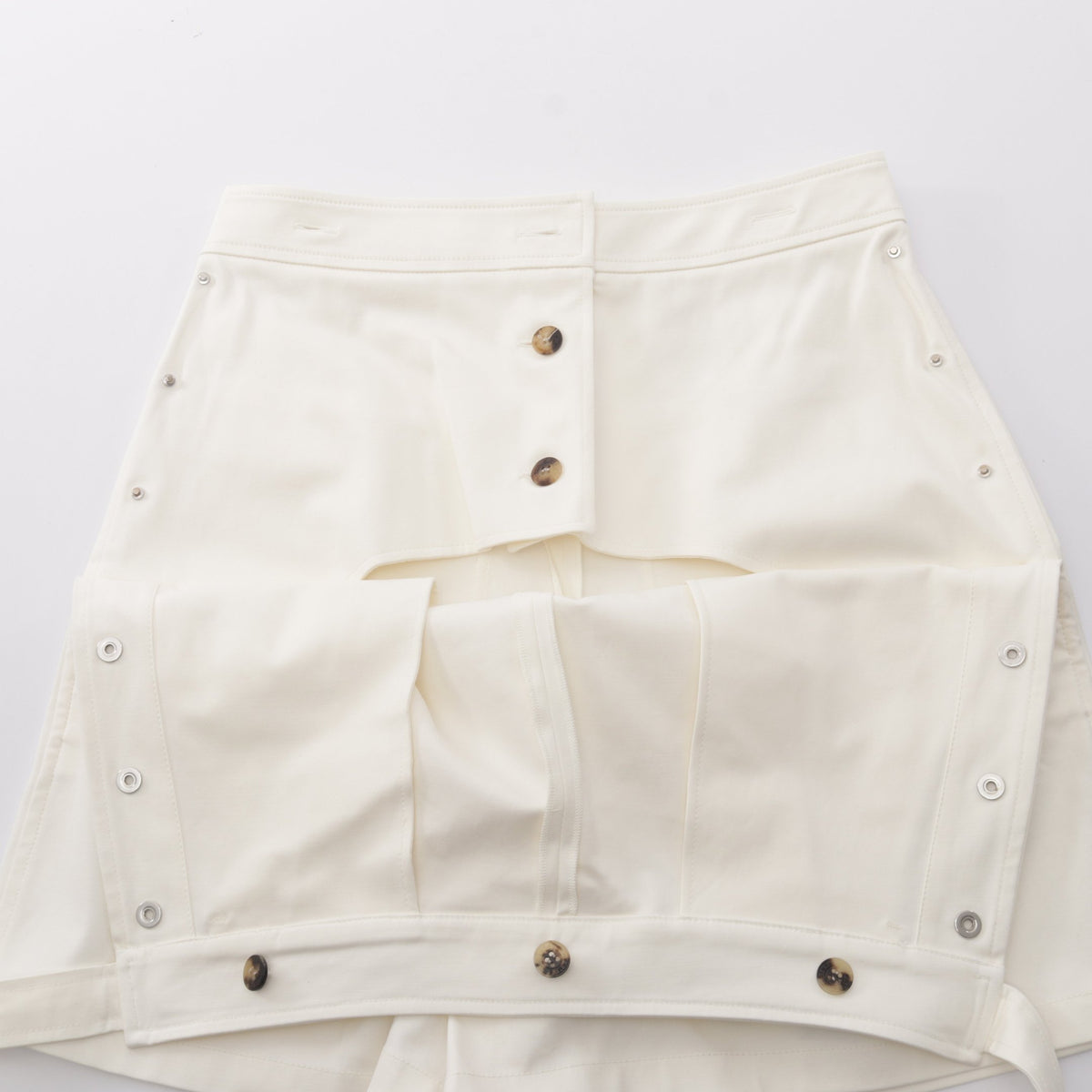 セリエボタン ショート パンツ コットン ホワイト エルメス