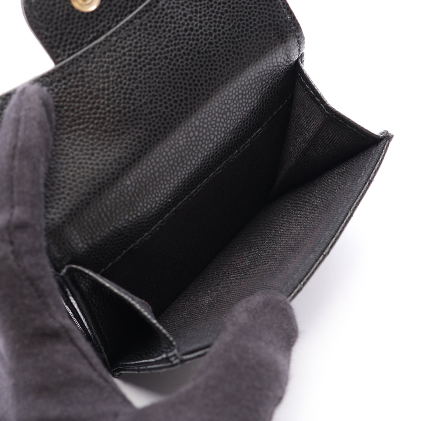 クラシック スモール フラップ ウォレット マトラッセ 三つ折り財布 キャビアスキン ブラック ゴールド金具 シャネル