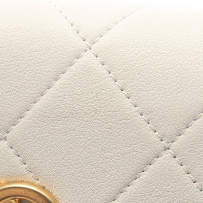 マトラッセ フェイクパール ショルダーバッグ レザー ホワイト ゴールド金具 シャネル