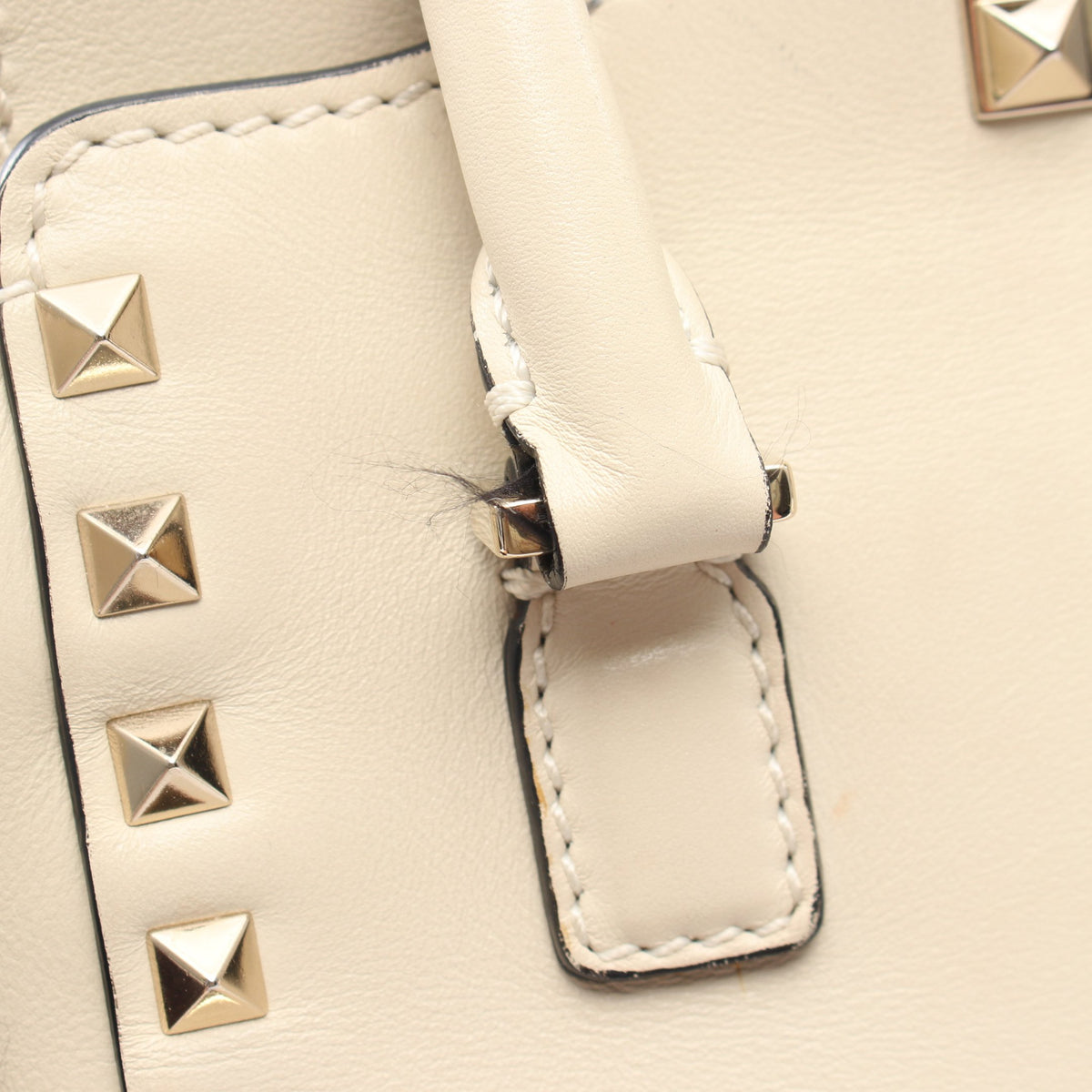 ロックスタッズ 2WAY ハンドバッグ レザー アイボリー ヴァレンティノ バッグ VALENTINO
