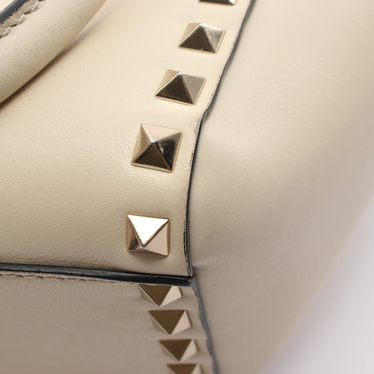 ロックスタッズ 2WAY ハンドバッグ レザー アイボリー ヴァレンティノ バッグ VALENTINO