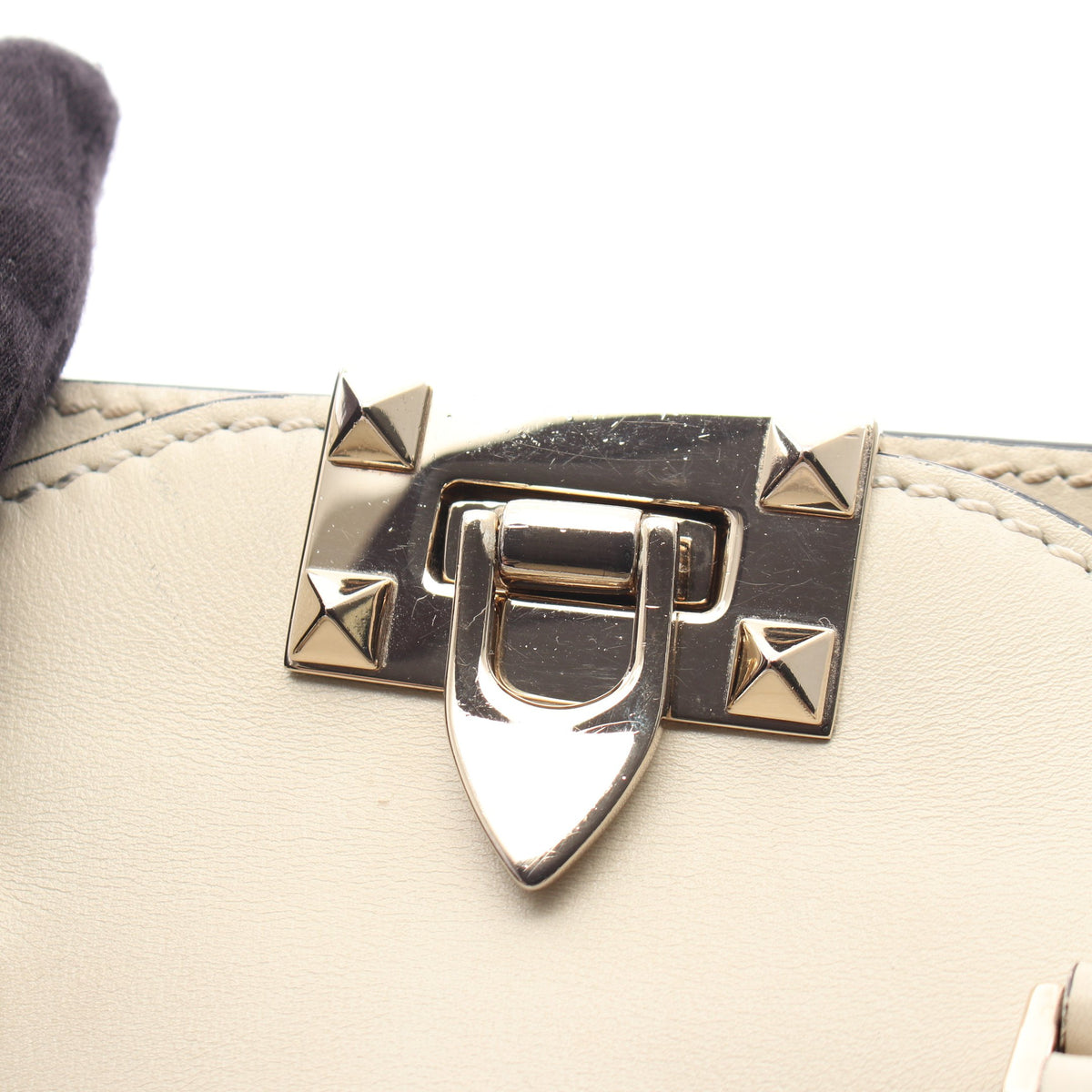 ロックスタッズ 2WAY ハンドバッグ レザー アイボリー ヴァレンティノ バッグ VALENTINO