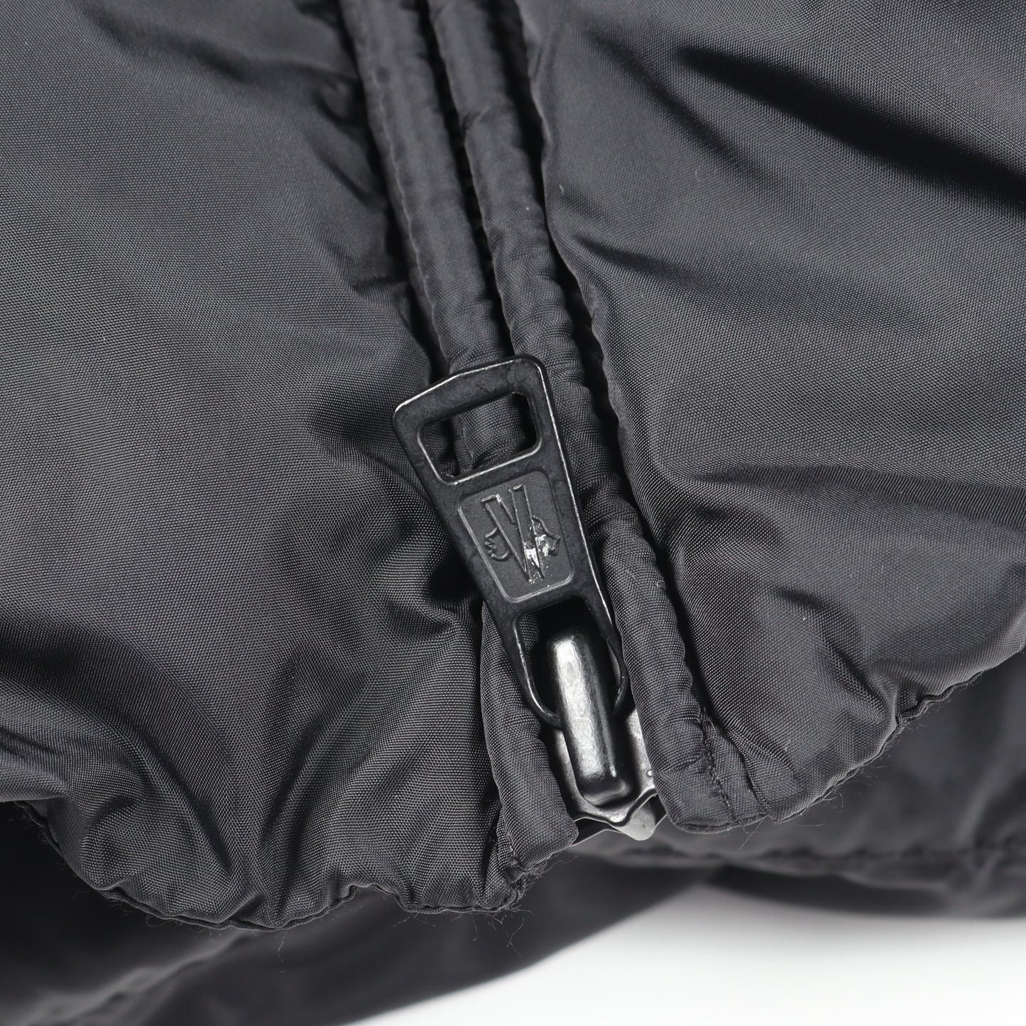 MONTCLA モンクラ フード付き ダウンジャケット ナイロン ブラック モンクレール アウター MONCLER