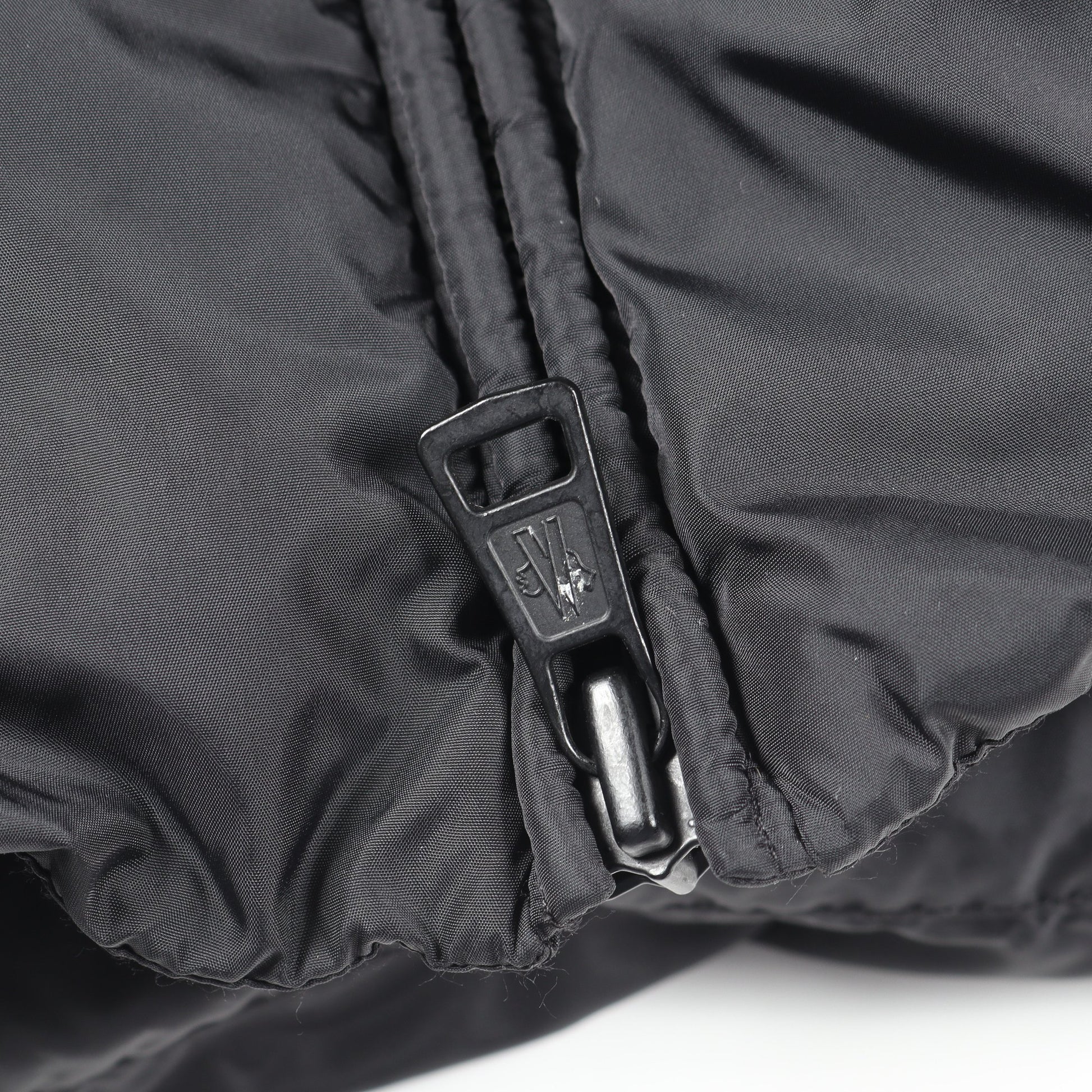 MONTCLA モンクラ フード付き ダウンジャケット ナイロン ブラック モンクレール アウター MONCLER