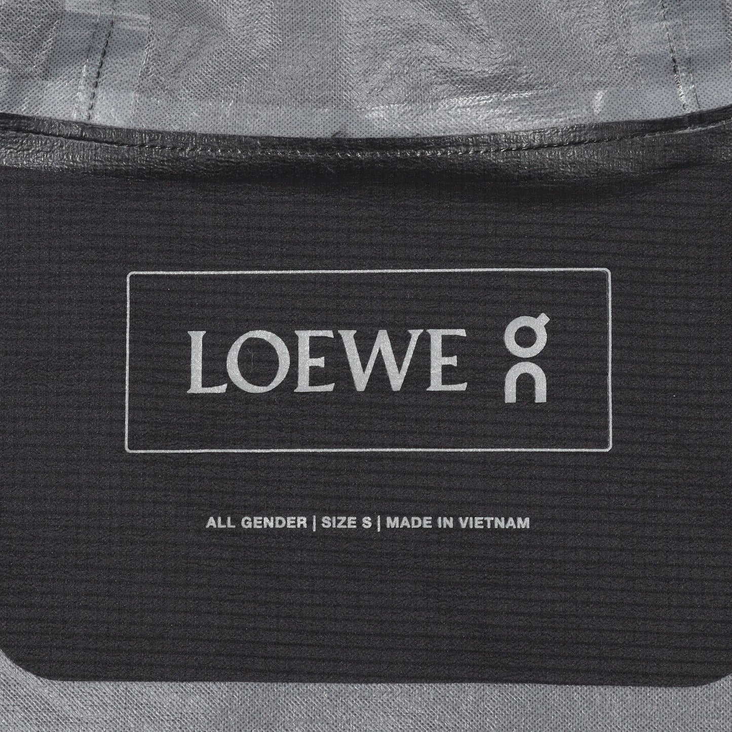 LOEWE × On ULTRA PARKA テクニカルシェル フード付き コート ナイロン ブラック ロエベ アウター LOEWE