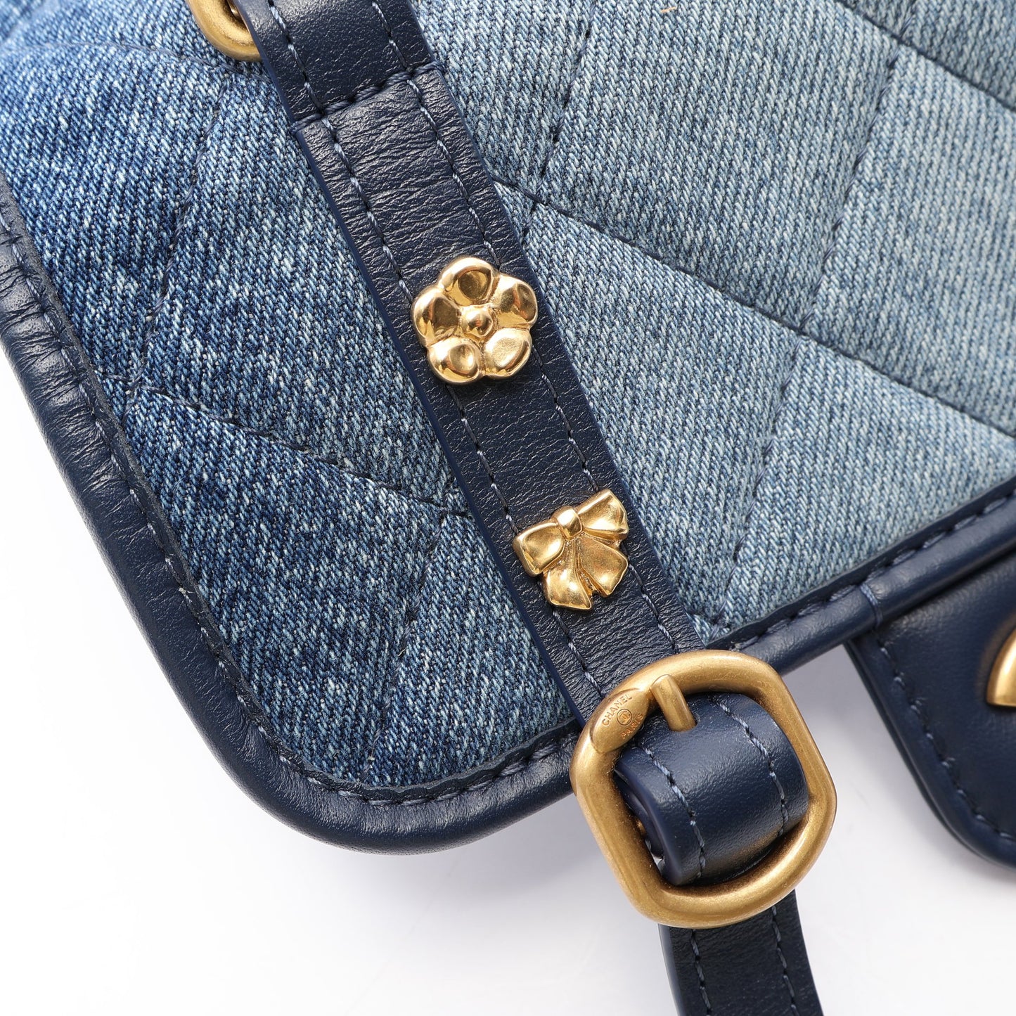 ミニマトラッセ 2WAY チェーンショルダーバッグ デニム レザー ブルー ネイビー ゴールド金具 シャネル