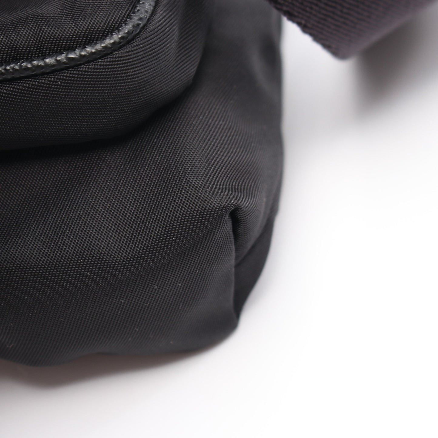 Re-Nylon スマートフォンケース ショルダーバッグ ナイロン サフィアーノレザー ブラック プラダ