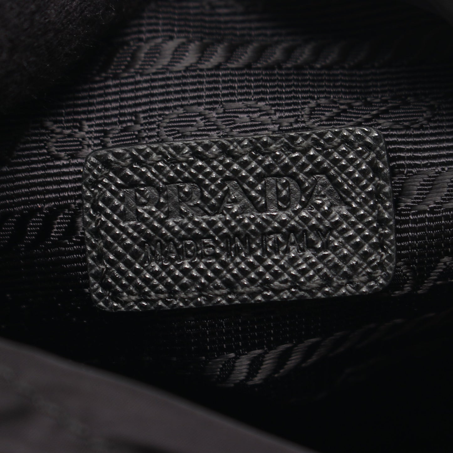 Re-Nylon スマートフォンケース ショルダーバッグ ナイロン サフィアーノレザー ブラック プラダ