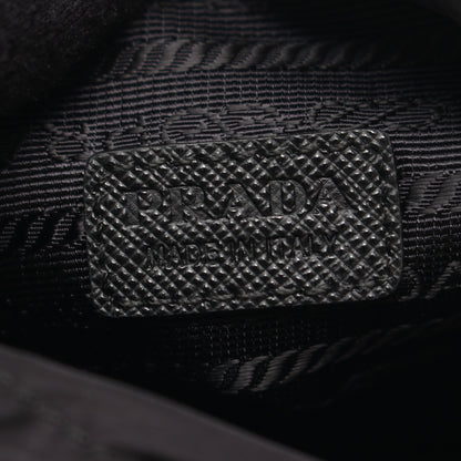 Re-Nylon スマートフォンケース ショルダーバッグ ナイロン サフィアーノレザー ブラック プラダ