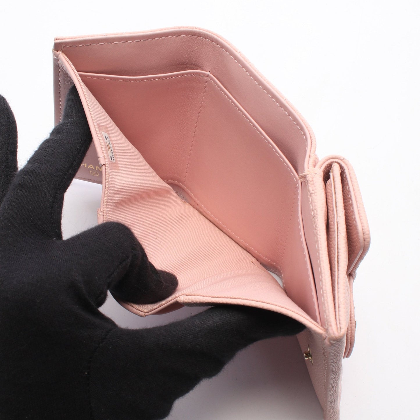 クラシック スモール フラップ ウォレット マトラッセ 三つ折り財布 キャビアスキン ライトピンク ゴールド金具 シャネル
