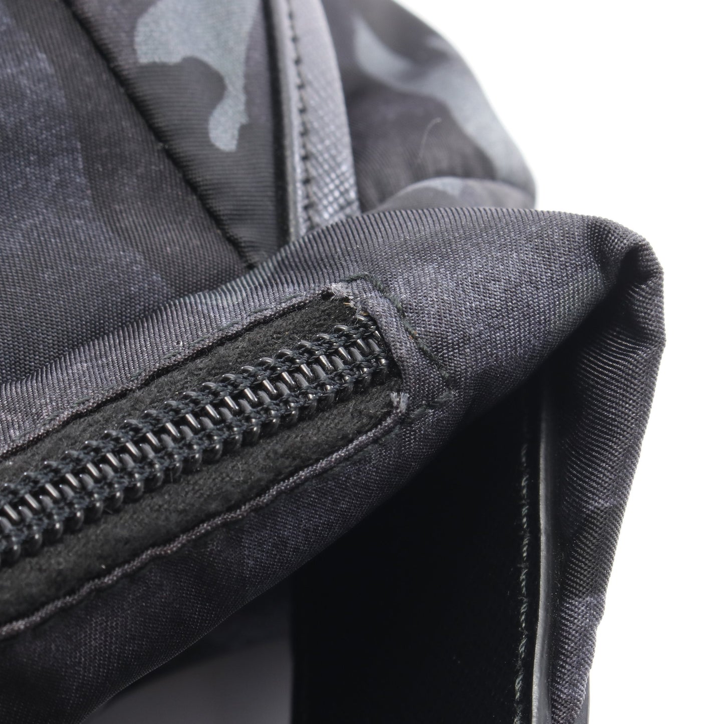 TESSUTO ST.CAMO カモフラージュ メッセンジャーバッグ ショルダーバッグ ナイロン レザー ブラック グレー ネイビー プラダ