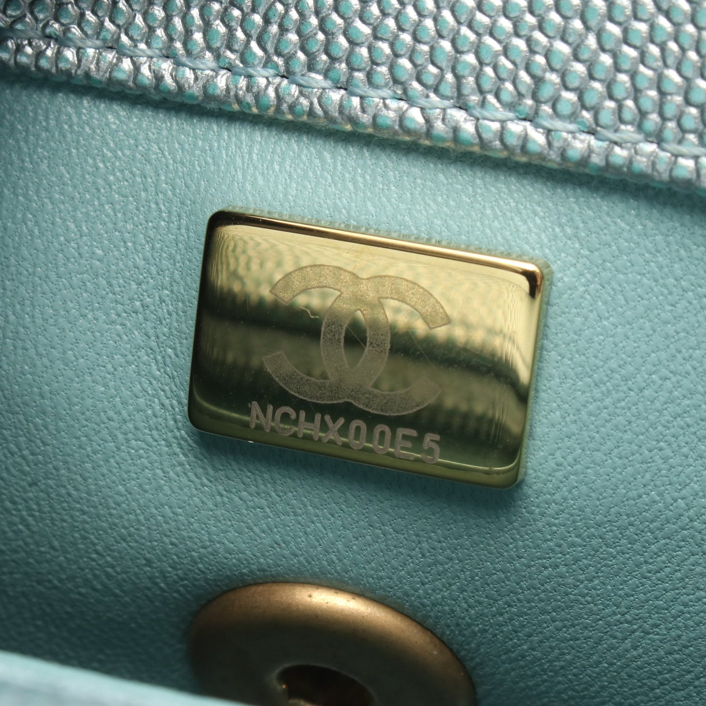ココハンドル フラップ マトラッセ メタリック ハンドバッグ キャビアスキン ライトブルー ゴールド金具 シャネル
