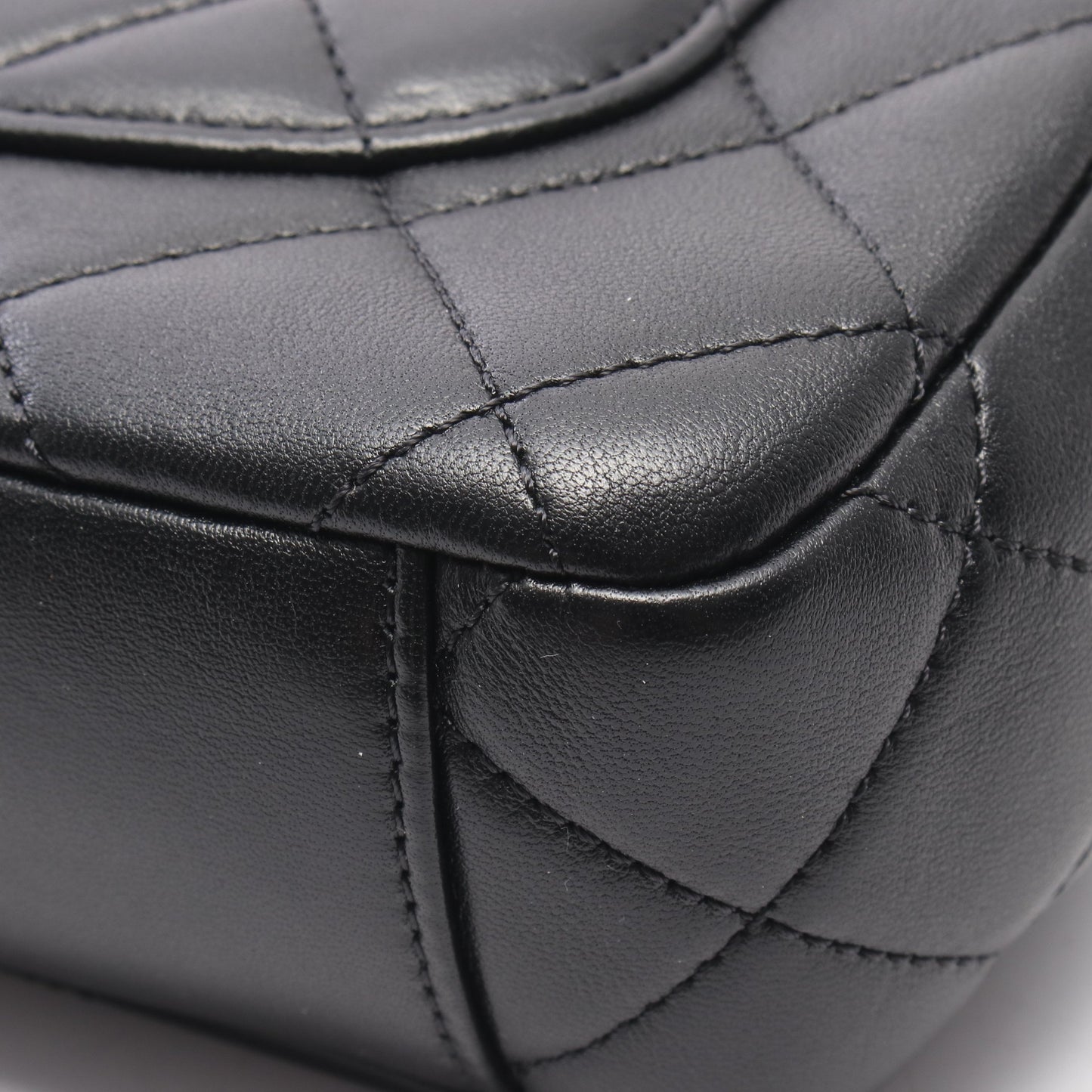 トップハンドル マトラッセ 2WAY チェーンショルダーバッグ ラムスキン ブラック ゴールド金具 シャネル
