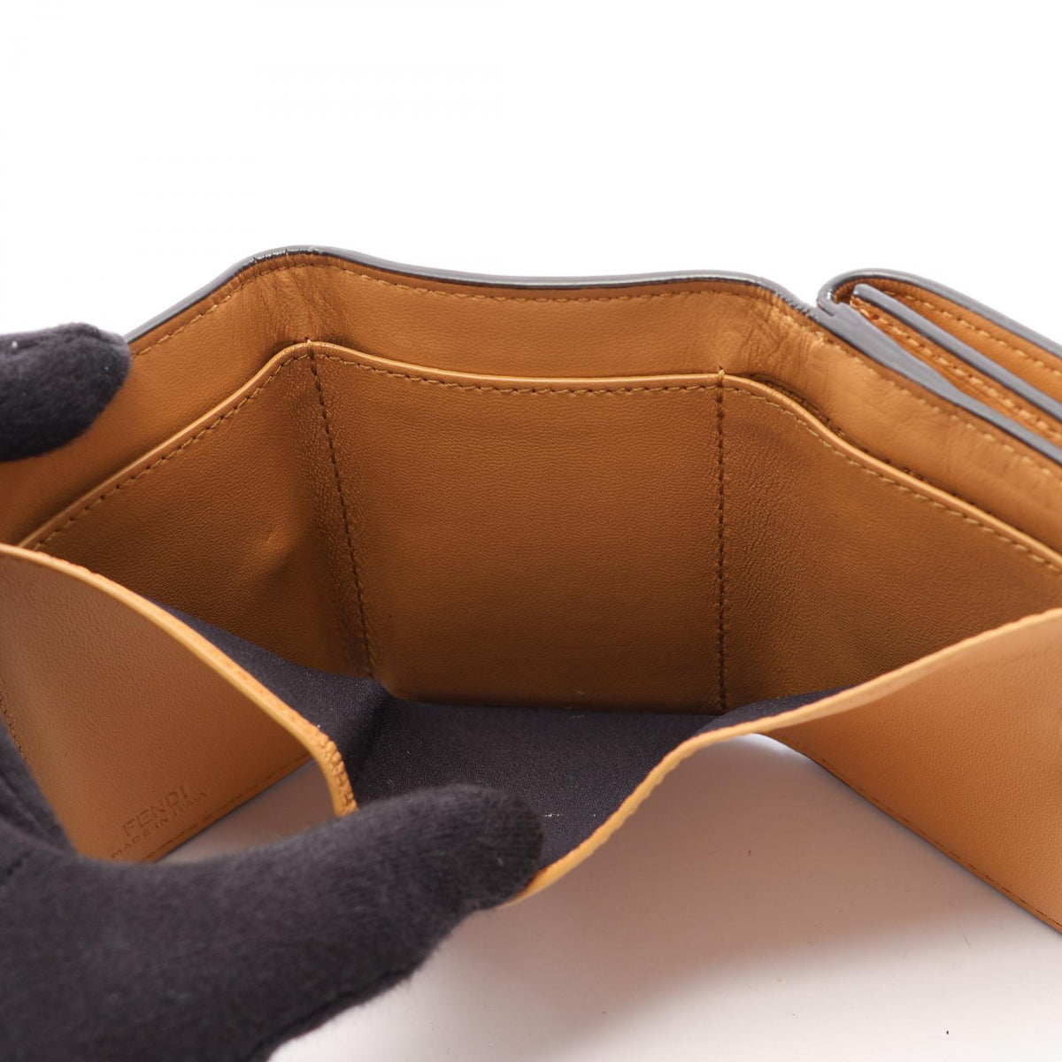 バゲット FFロゴ 三つ折り財布 レザー ベージュ フェンディ