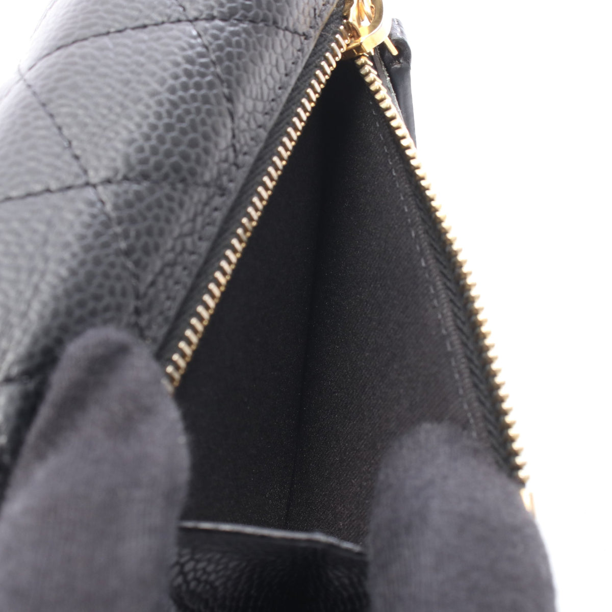 クラシック スモール フラップ ウォレット 三つ折り財布 キャビアスキン ブラック ゴールド金具 シャネル