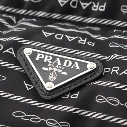 Re-Nylon ロゴ総柄 フード付き クロップド ダウンジャケット ナイロン ブラック プラダ アウター PRADA