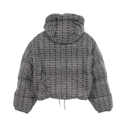 Re-Nylon ロゴ総柄 フード付き クロップド ダウンジャケット ナイロン ブラック プラダ アウター PRADA