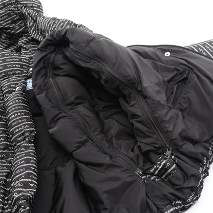 Re-Nylon ロゴ総柄 フード付き クロップド ダウンジャケット ナイロン ブラック プラダ アウター PRADA