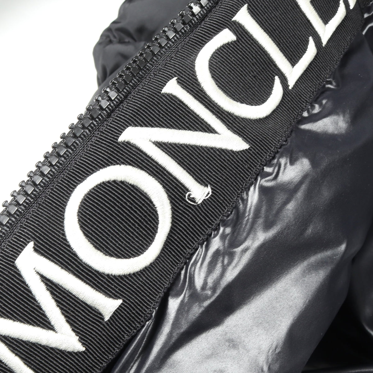 MONTCLA モンクラ フード付き ダウンジャケット ナイロン ブラック モンクレール