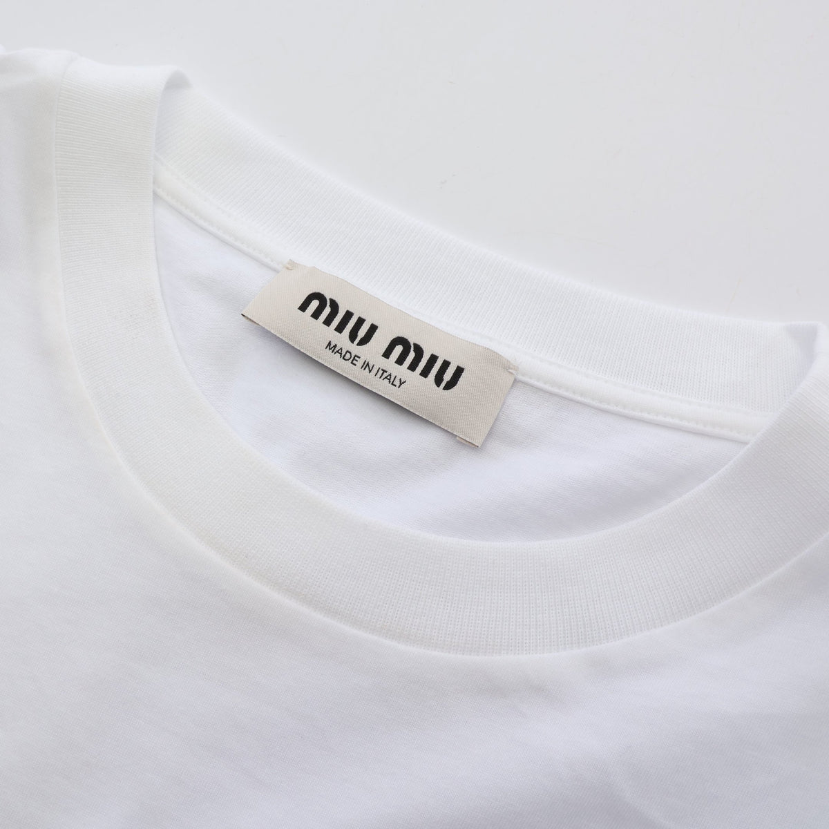 ロゴ刺繍 ポケット付き 半袖Tシャツ コットン ホワイト ミュウミュウ