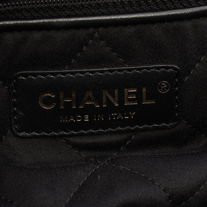シャネル 22 ラージ バックパック リュックサック レザー ブラック ゴールド金具 シャネル
