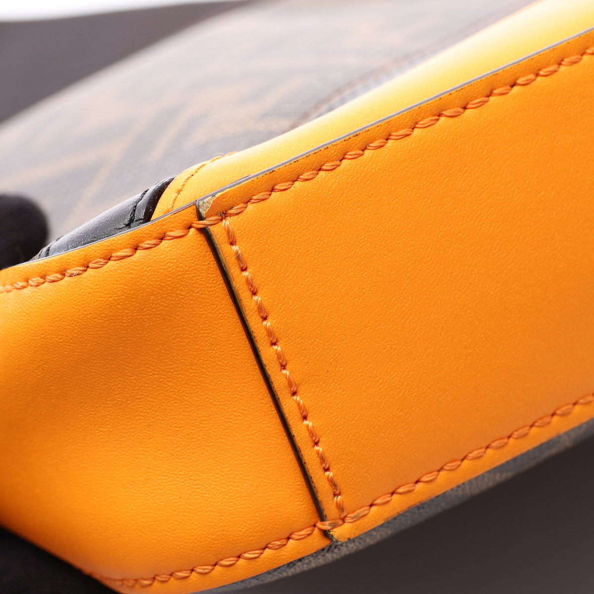 ダイアゴナル カメラケース ズッカ ショルダーバッグ PVC レザー ブラウン オレンジ フェンディ バッグ FENDI