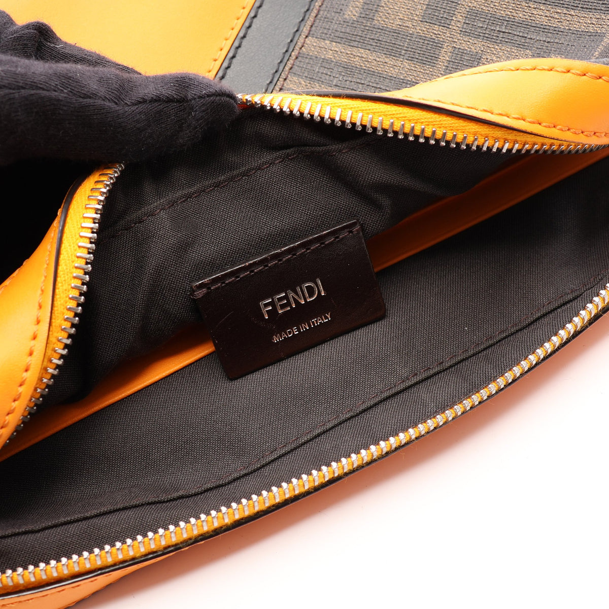 ダイアゴナル カメラケース ズッカ ショルダーバッグ PVC レザー ブラウン オレンジ フェンディ バッグ FENDI