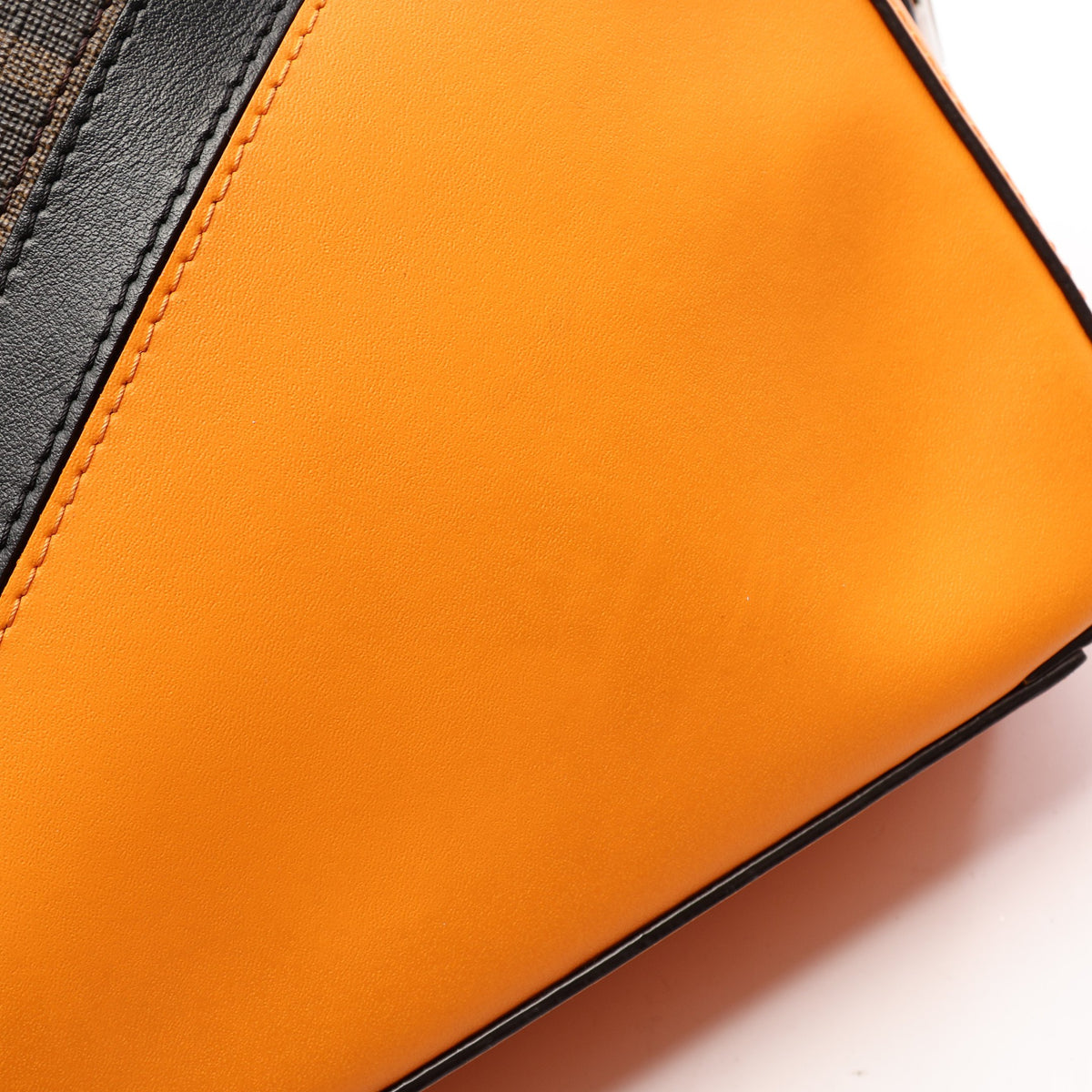 ダイアゴナル カメラケース ズッカ ショルダーバッグ PVC レザー ブラウン オレンジ フェンディ バッグ FENDI